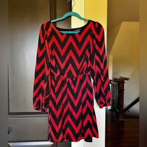 ➡️ Gorgeous Red & Black Chevron Dress by My Michelle size M